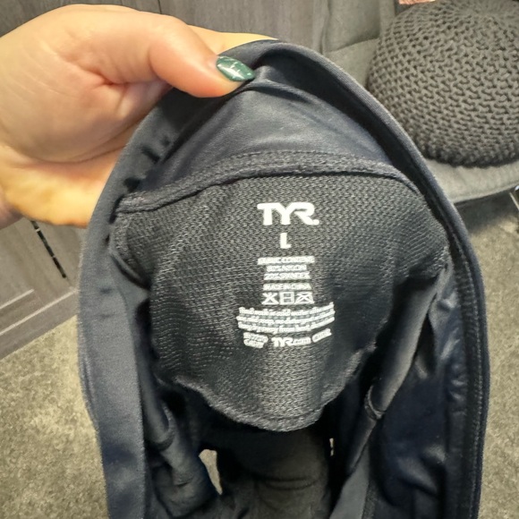 TYR triathlon short—EUC - Picture 4 of 4